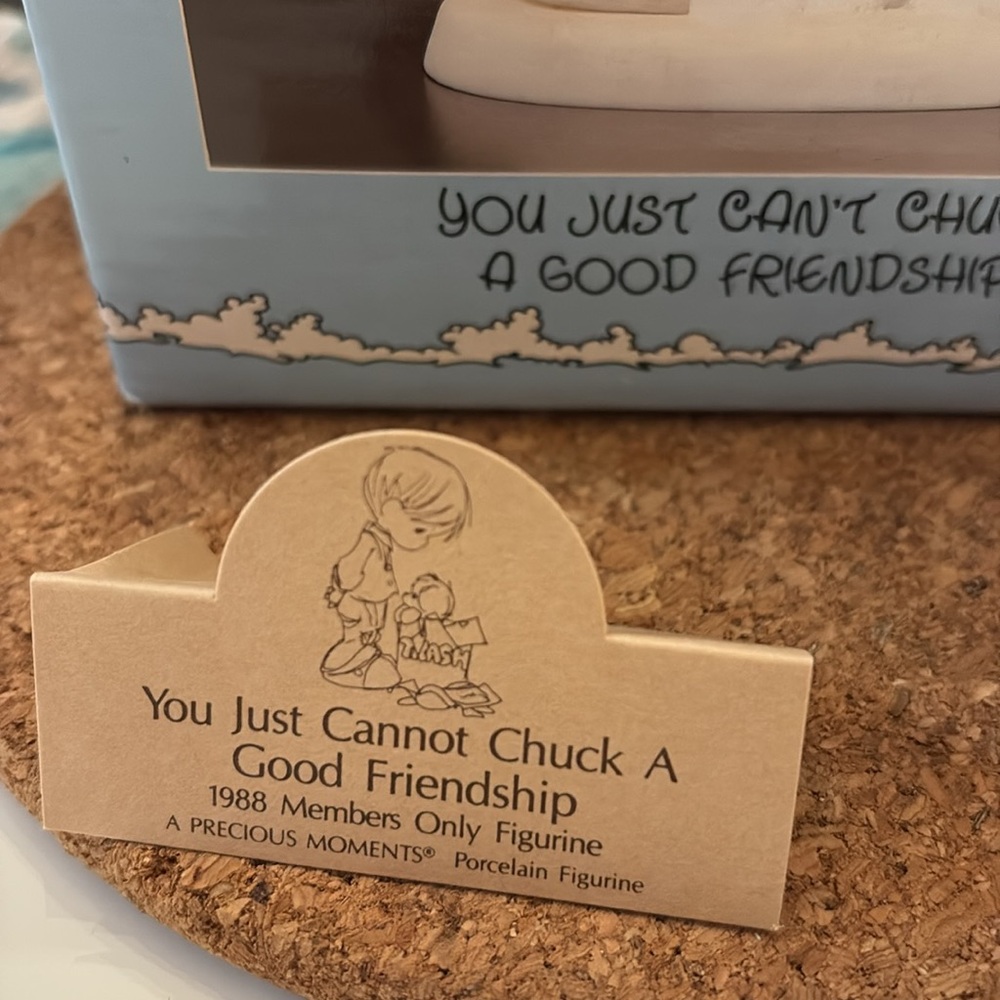 Precious Moments Members Only Figurine “You Just Can’t Chuck A Good Friendship” - Picture 6 of 6